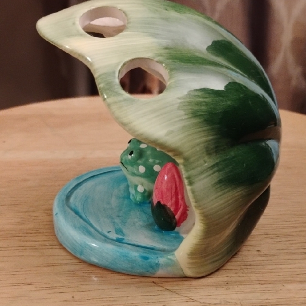 Vintage Ceramic Frog & Strawberry Toothbrush Holder - Picture 8 of 8